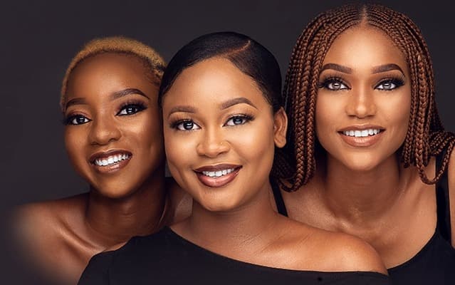 Mooies World makeup and event services